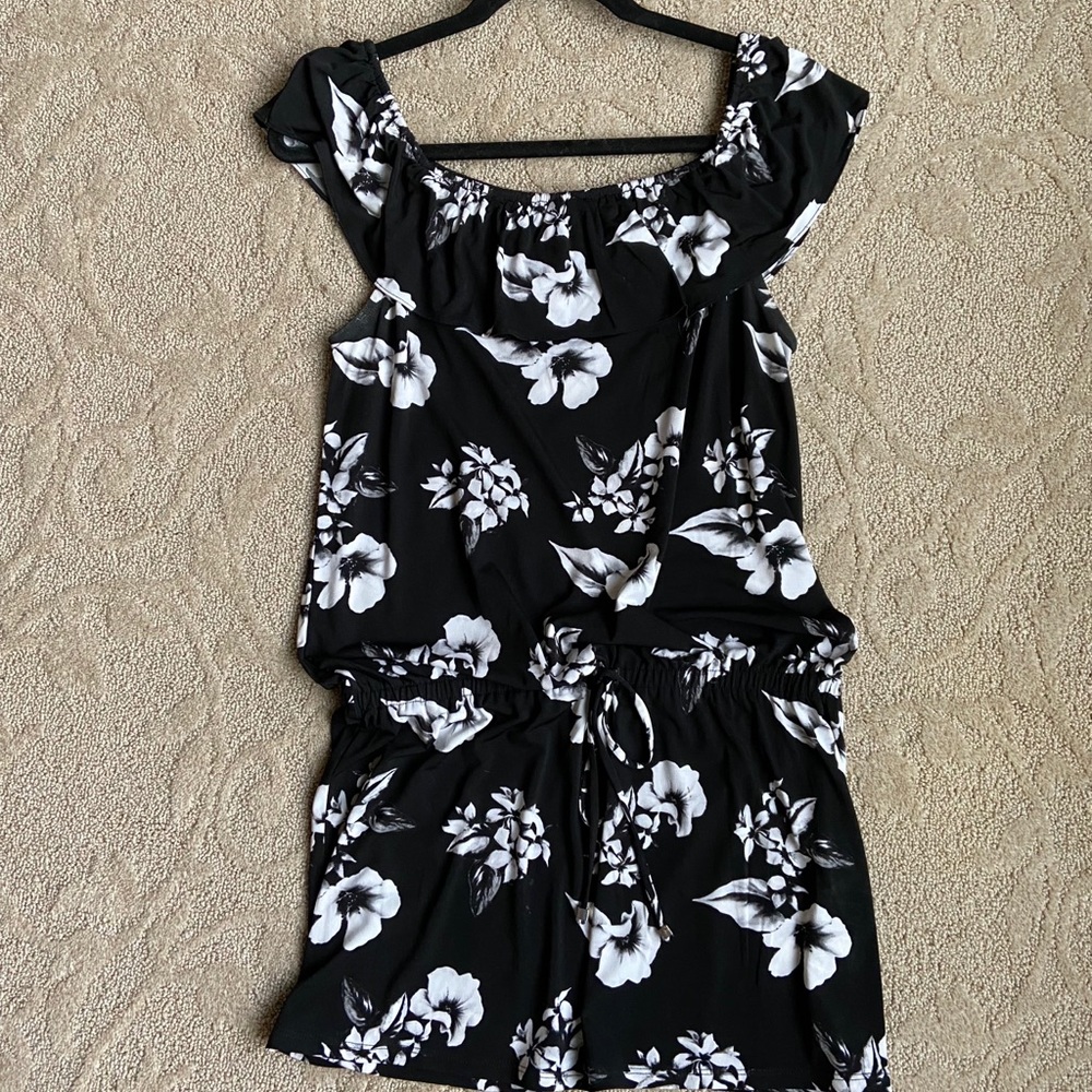 WHBM blk/wht draw string tunic